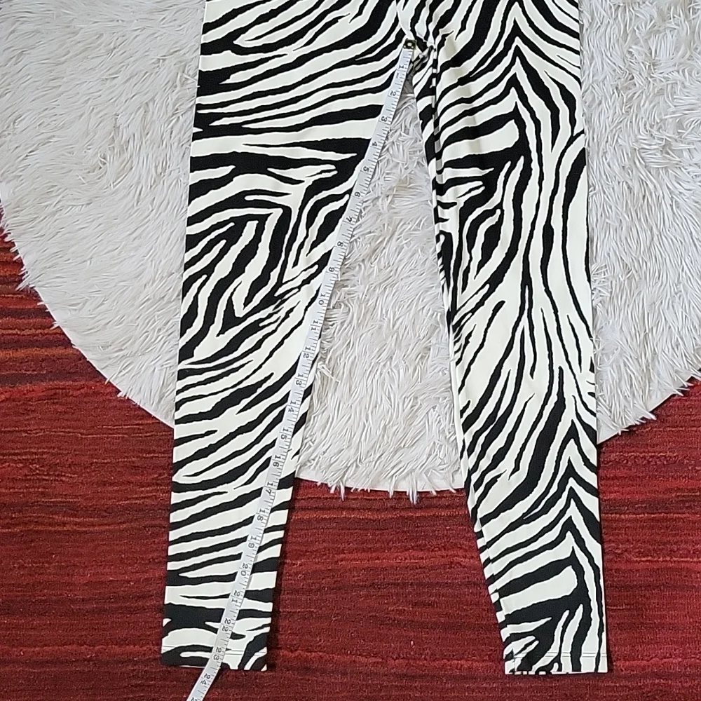 💥 NWOT Beautiful Zebra Print Set 💥 - Picture 6 of 17